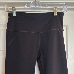 Victoria’s Secret sport mid rise knockout capri leggings